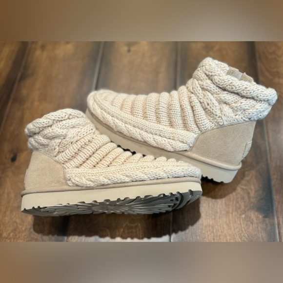 UGG Classic Mini Chunky Knit Boots NWOT - Picture 5 of 16